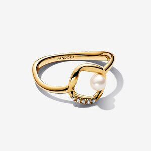 Women's Organically Shaped Pavé Circle & Treated Freshwater Cultured Pearl Ring